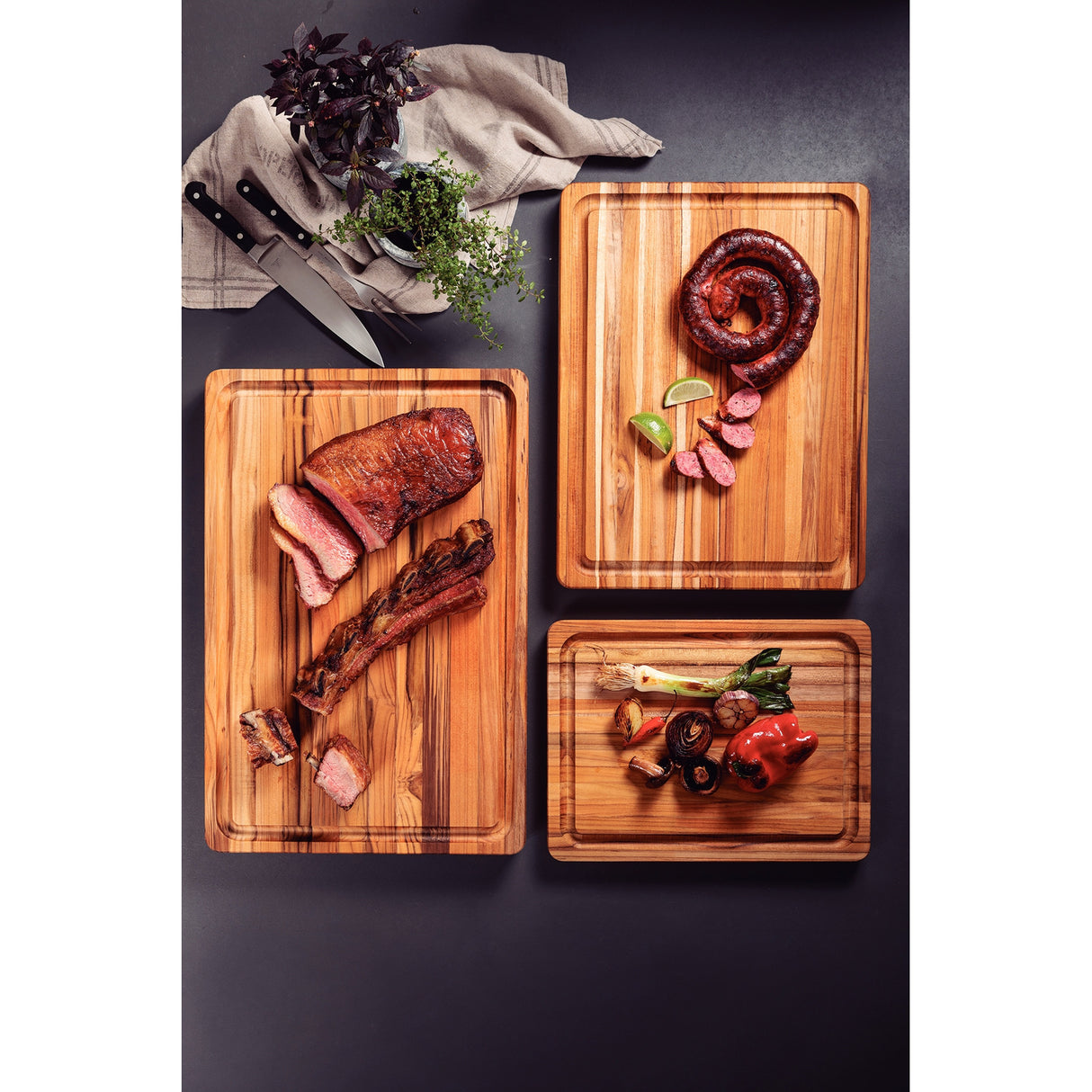 Grilio lenta su rankena ir grioveliu iš FSC tikmedžio su mineralinės alyvos apdaila, 40x30 cm