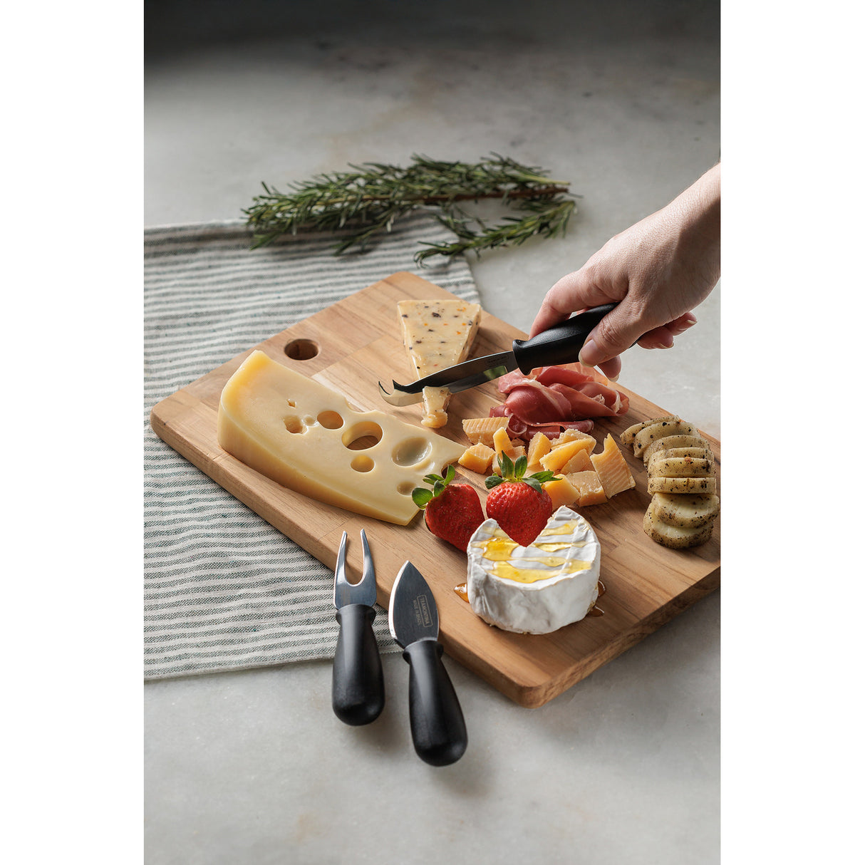 FSC lõikelaud 34x23x1,8 tiikpuust