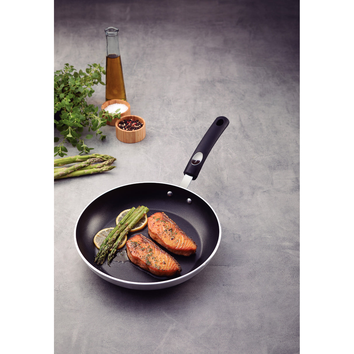 PROFESSIONAL frying pan