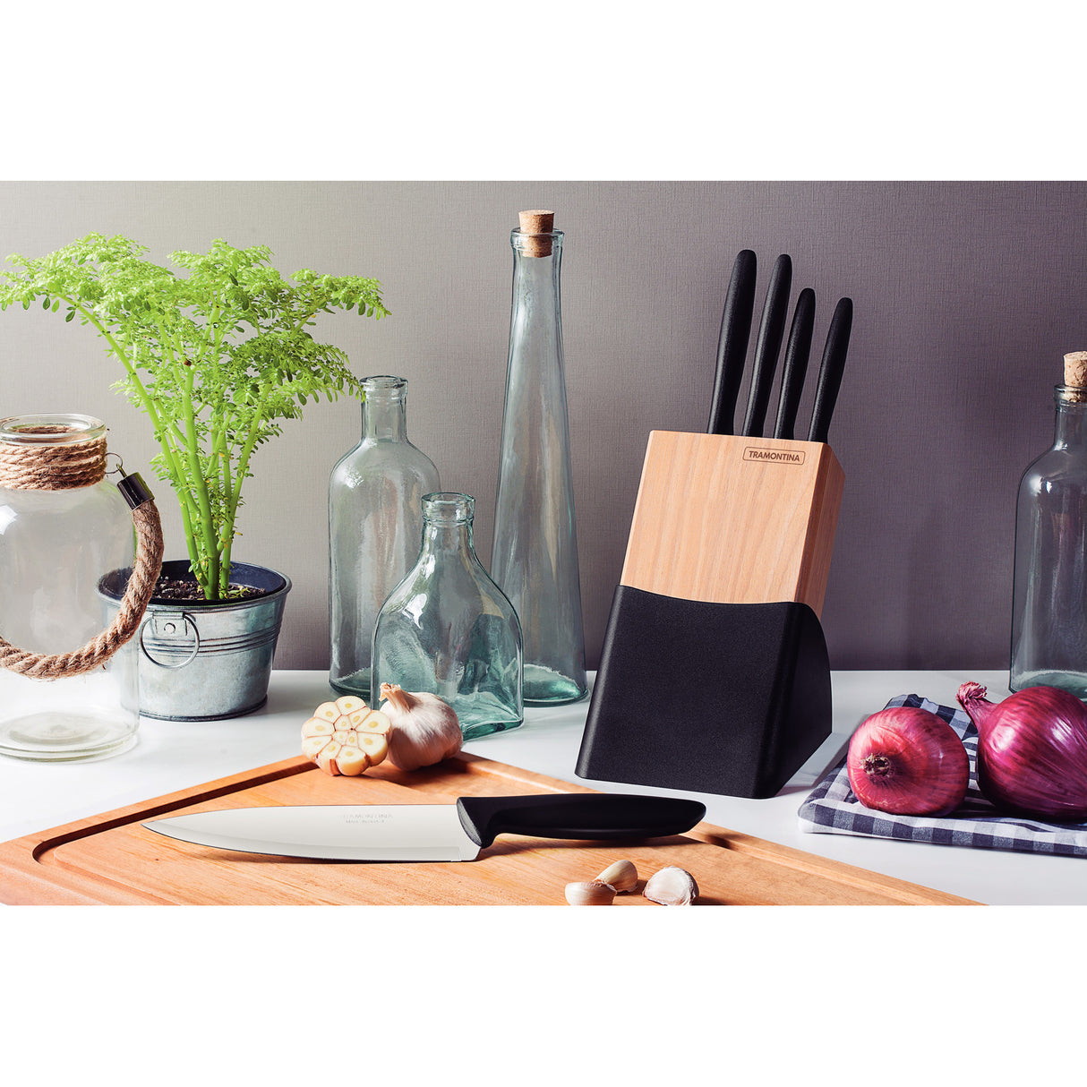 6 dalių peilių rinkinys su mediniu kaladėle „Plenus“, juodas